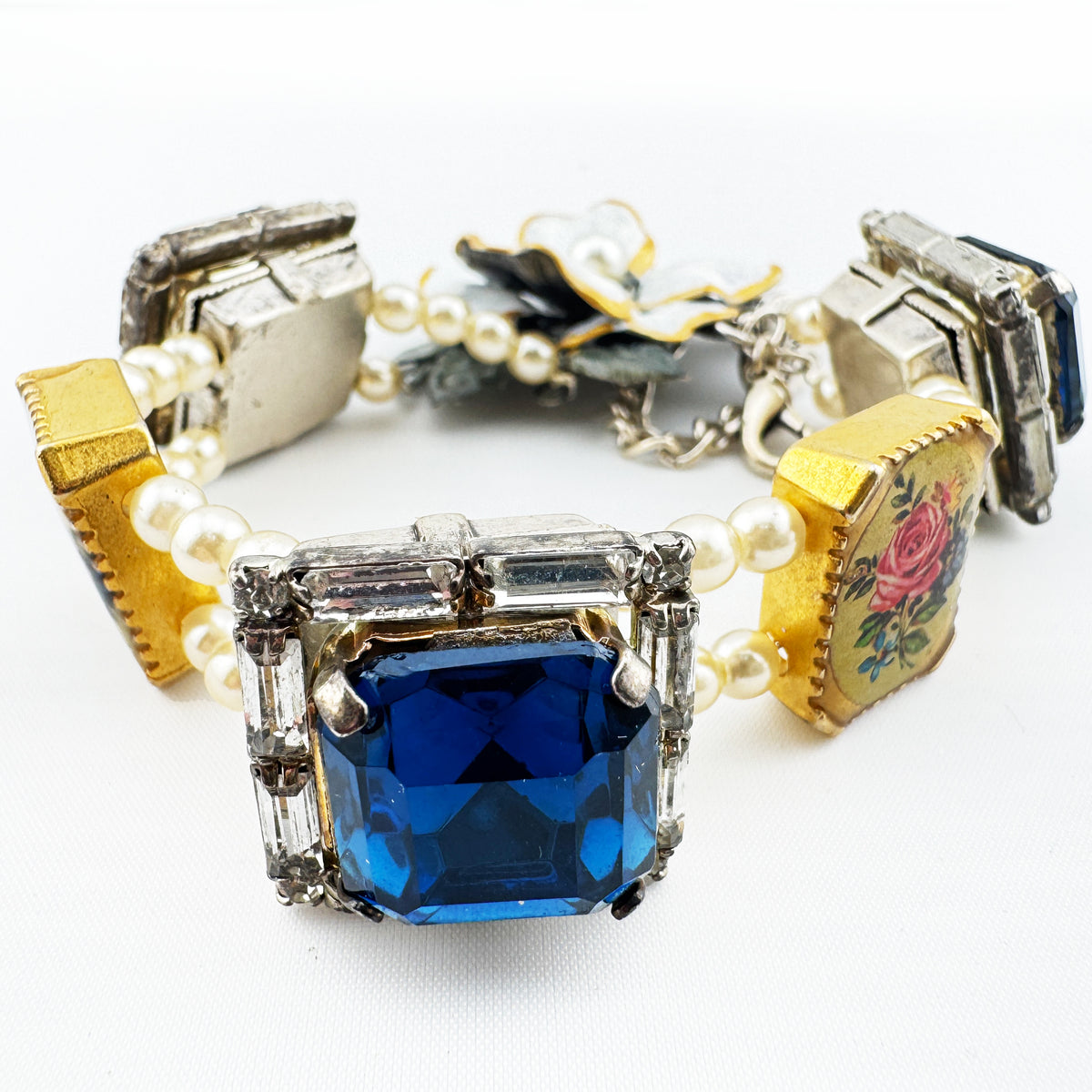 Blütenarmband mit Steinen blau