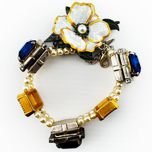 Blütenarmband mit Steinen blau